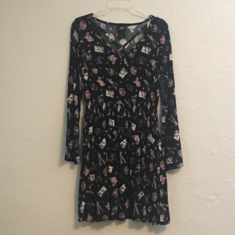NWT HARRY POTTEER WEASLEYS’ WIZARD WHEEZES DRESS SIZE M MEDIUM  WITH POCKETS